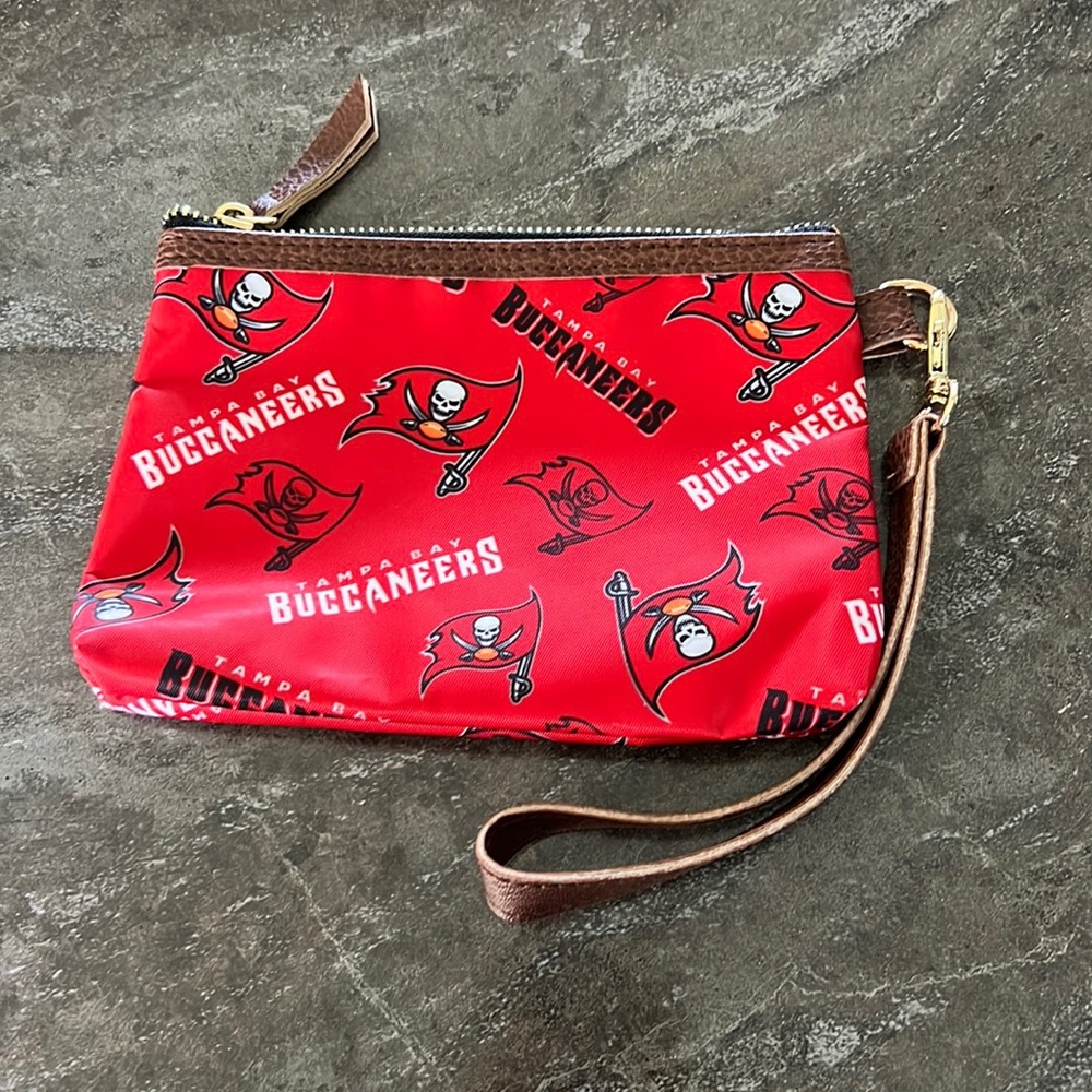 Tampa bay buccaneers wristlet